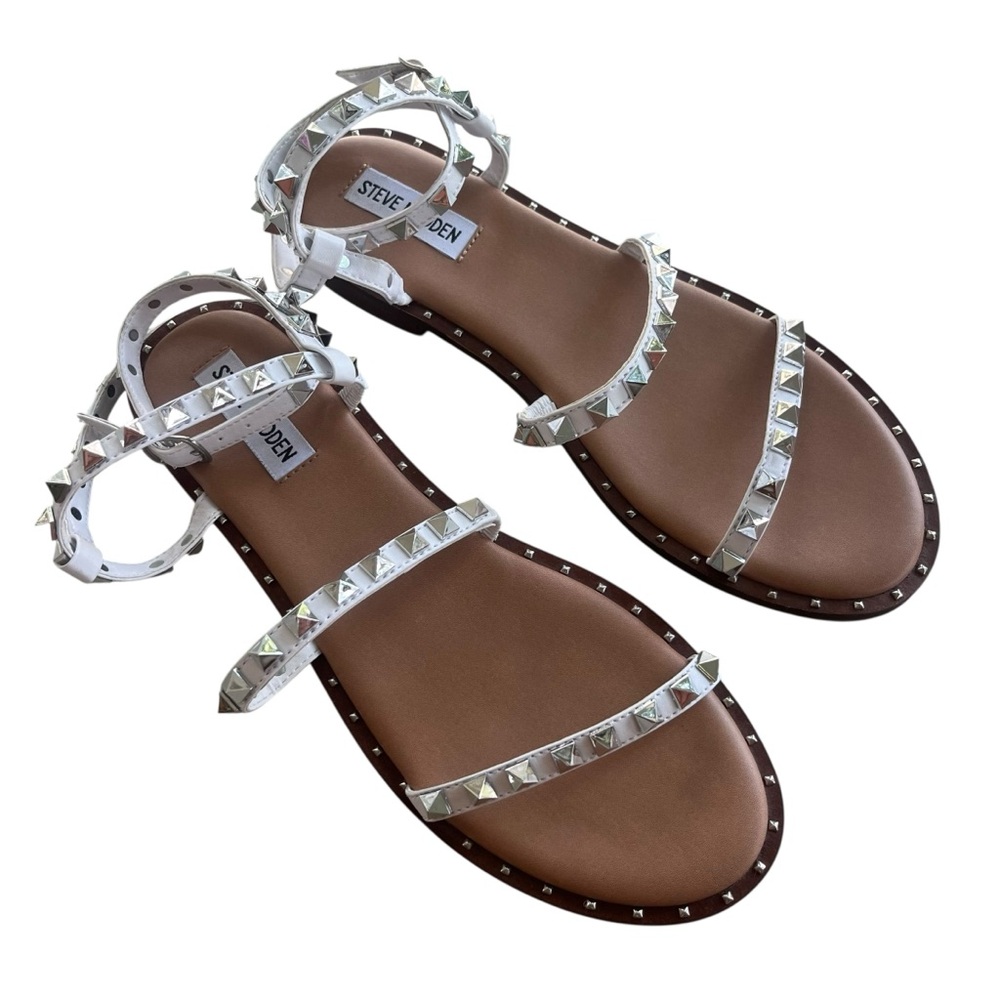 Steve Madden Women 9.5 White Silver Pyramid Studs Embellish Straps Travel Sandal